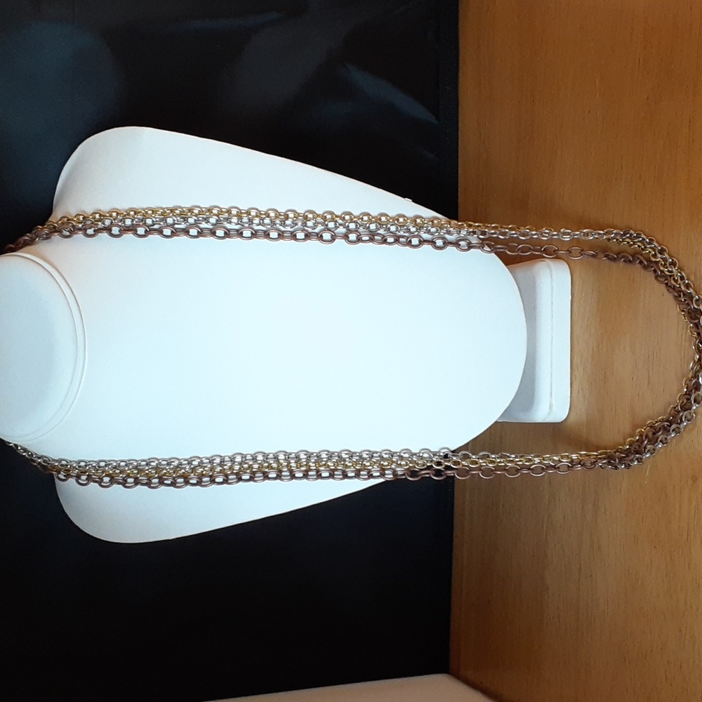 NWOT Triple Strand Tri-Tone Chain Necklace GG142